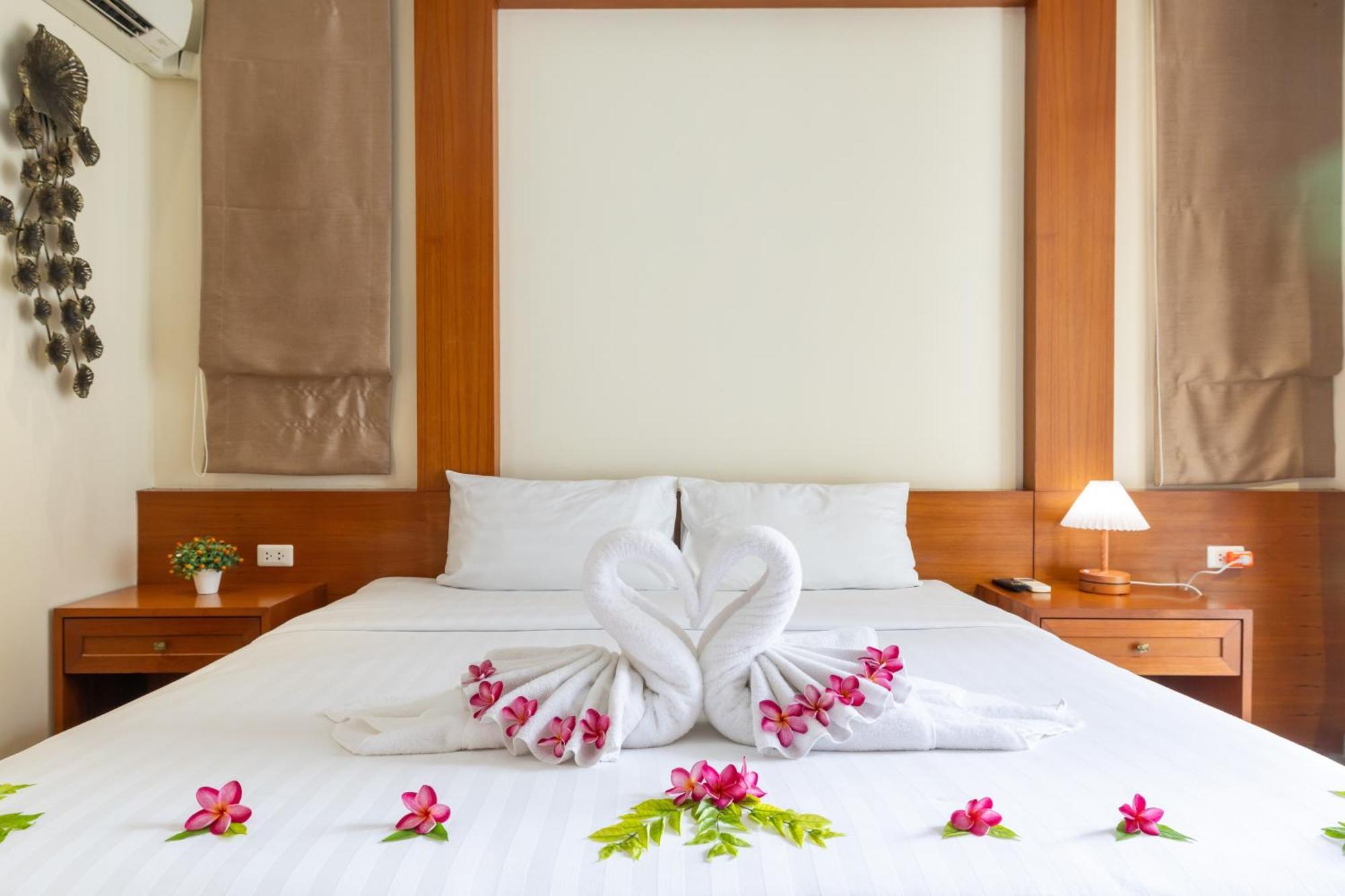 Phuket Meet Holiday Hotel 普吉岛相遇花园度假酒店 Rawai Zewnętrze zdjęcie